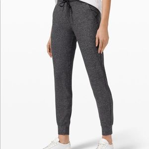 Lululemon Ready to Rulu Jogger 29"
Heathered Raceway Grey / Black size 12